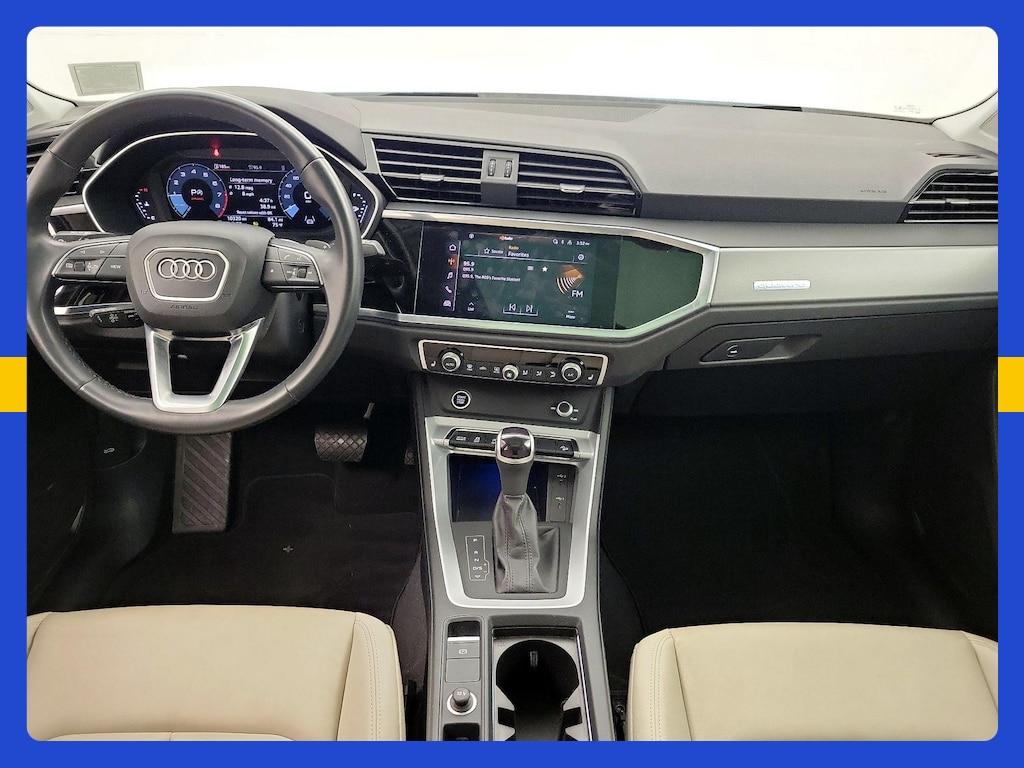 Audi Q3 view 11