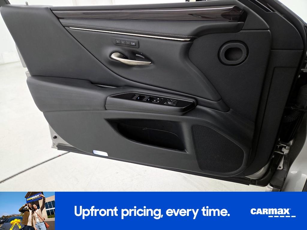 used 2019 Lexus ES 300h car, priced at $35,998