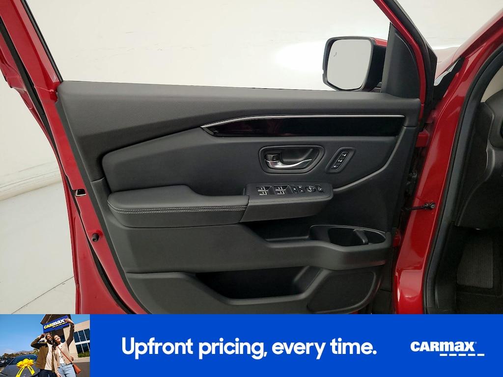 used 2025 Honda Pilot car, priced at $40,998
