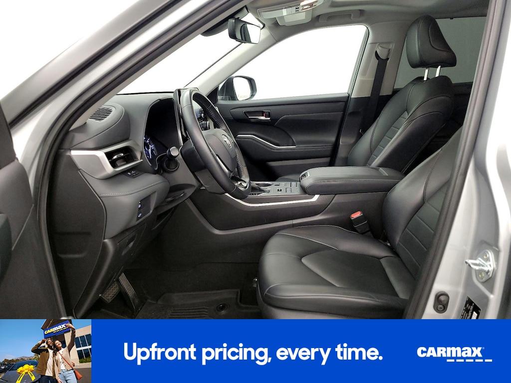 used 2021 Toyota Highlander car, priced at $26,998