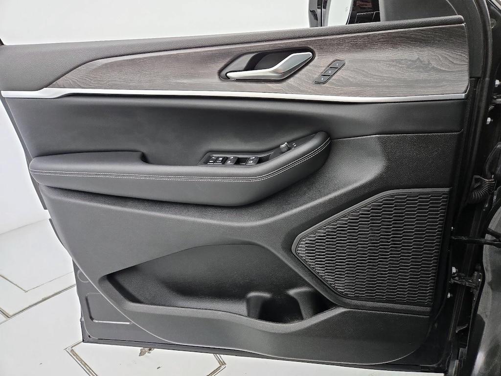 used 2024 Jeep Grand Cherokee car, priced at $37,998