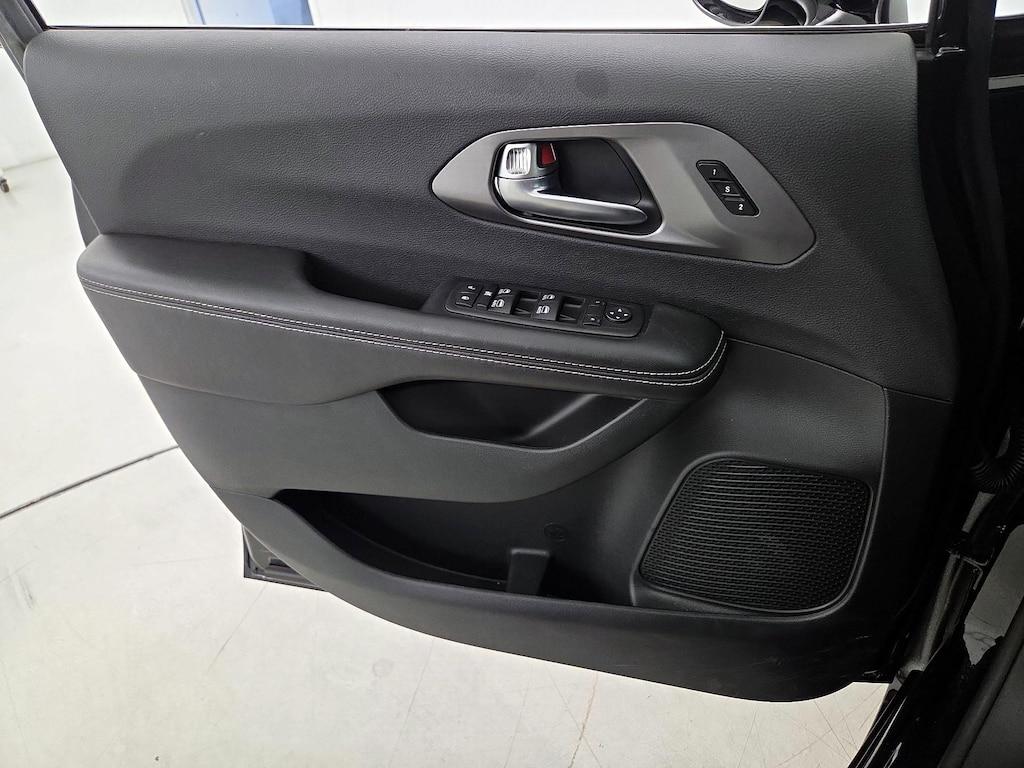 used 2026 Chrysler Pacifica car, priced at $37,998