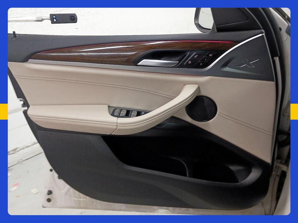 BMW X4 view 13