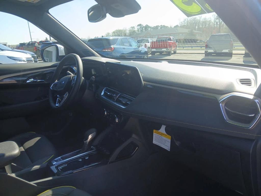new 2025 Chevrolet TrailBlazer car, priced at $30,580