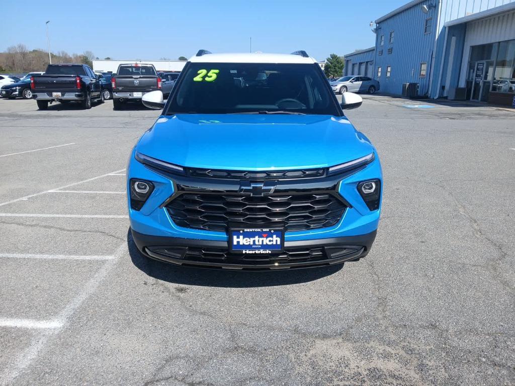 new 2025 Chevrolet TrailBlazer car, priced at $30,580