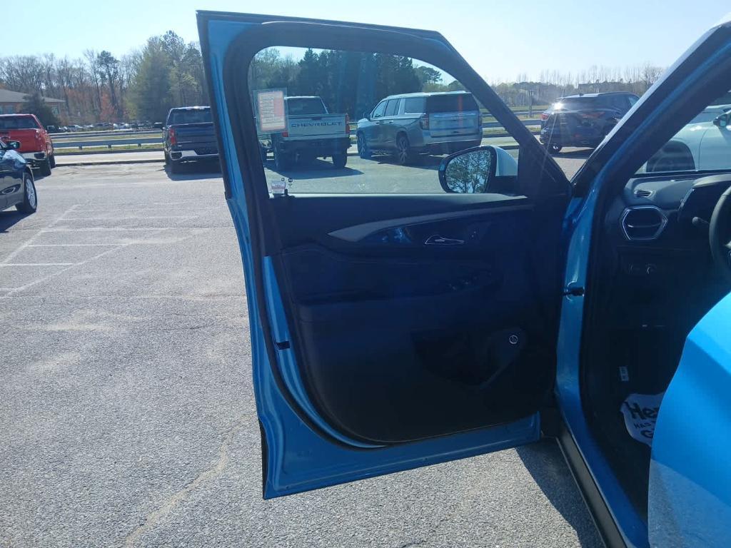 new 2025 Chevrolet TrailBlazer car, priced at $30,580