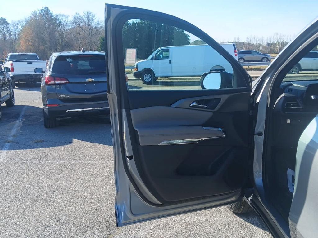 new 2026 Chevrolet Traverse car, priced at $42,695