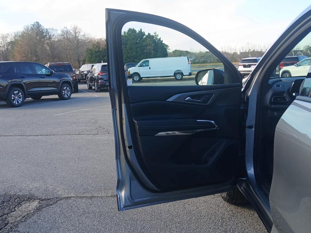 new 2026 Chevrolet Traverse car, priced at $46,599