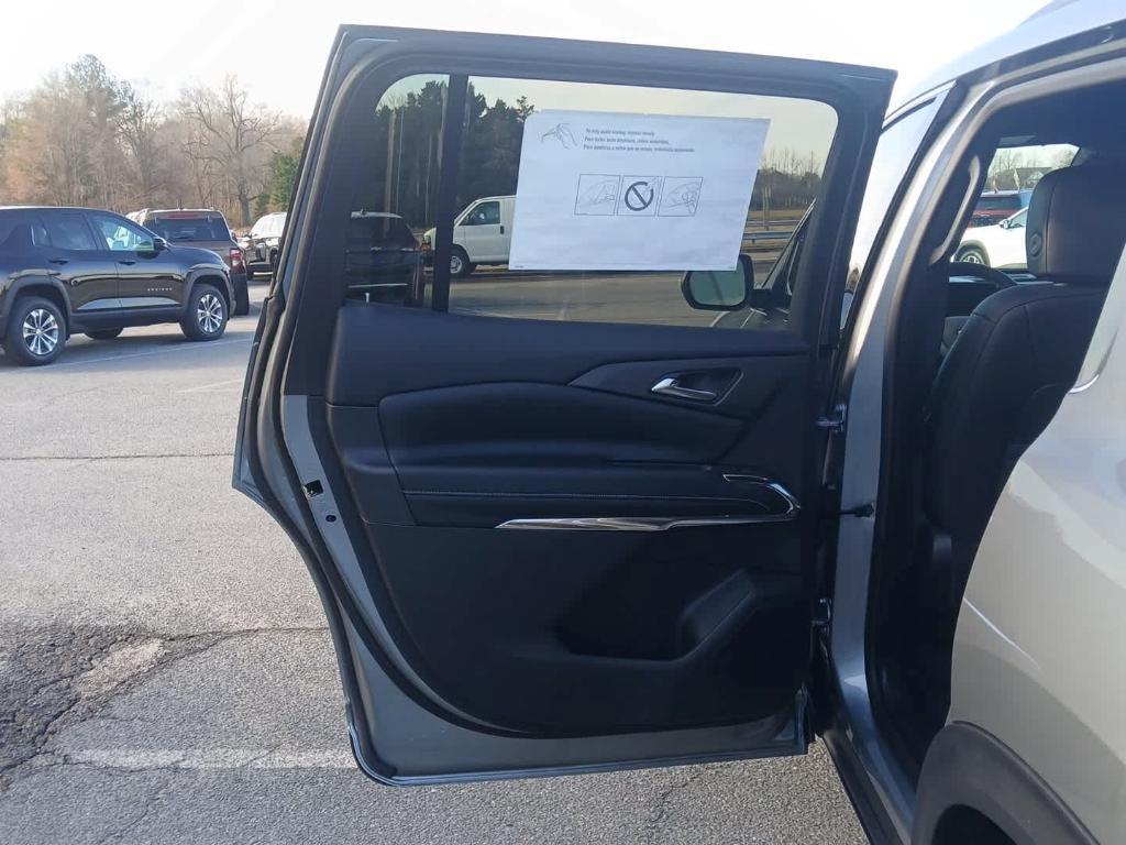 new 2026 Chevrolet Traverse car, priced at $46,599