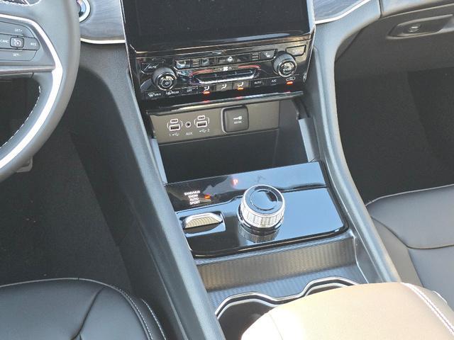 new 2025 Jeep Grand Cherokee car, priced at $47,697