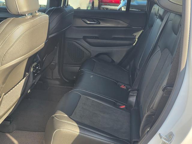 new 2025 Jeep Grand Cherokee car, priced at $37,097