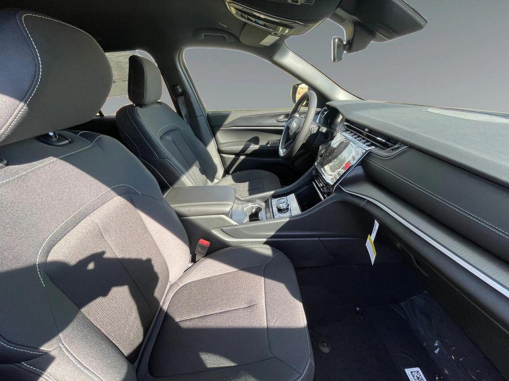 new 2026 Jeep Grand Cherokee car, priced at $40,720