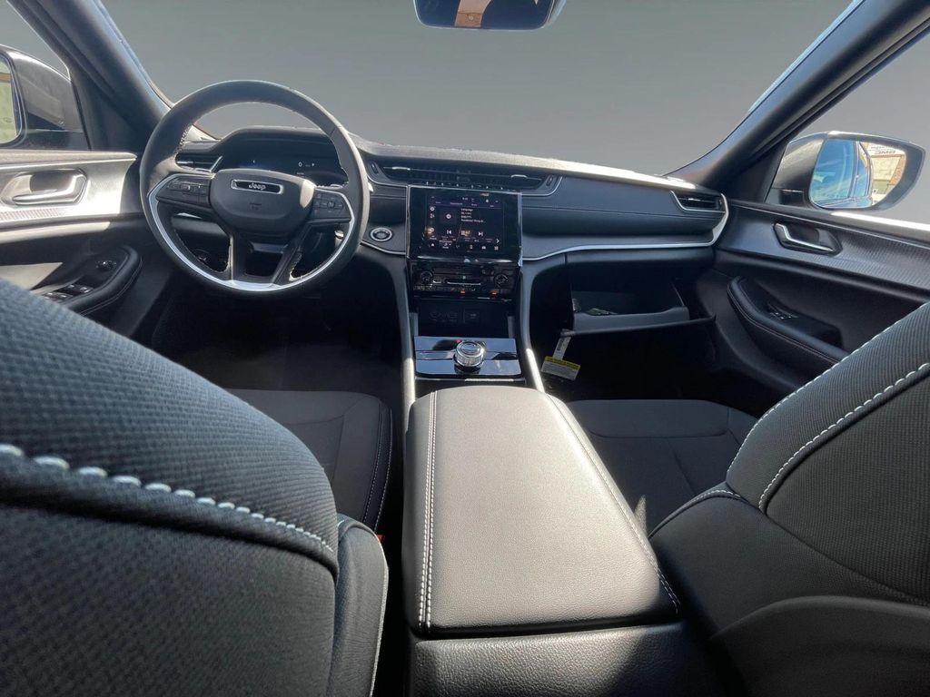 new 2026 Jeep Grand Cherokee car, priced at $40,720