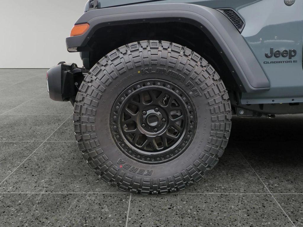 used 2025 Jeep Gladiator car