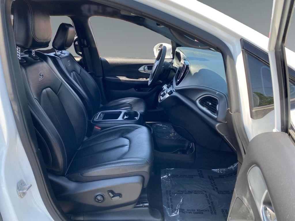 used 2022 Chrysler Pacifica Hybrid car, priced at $32,825