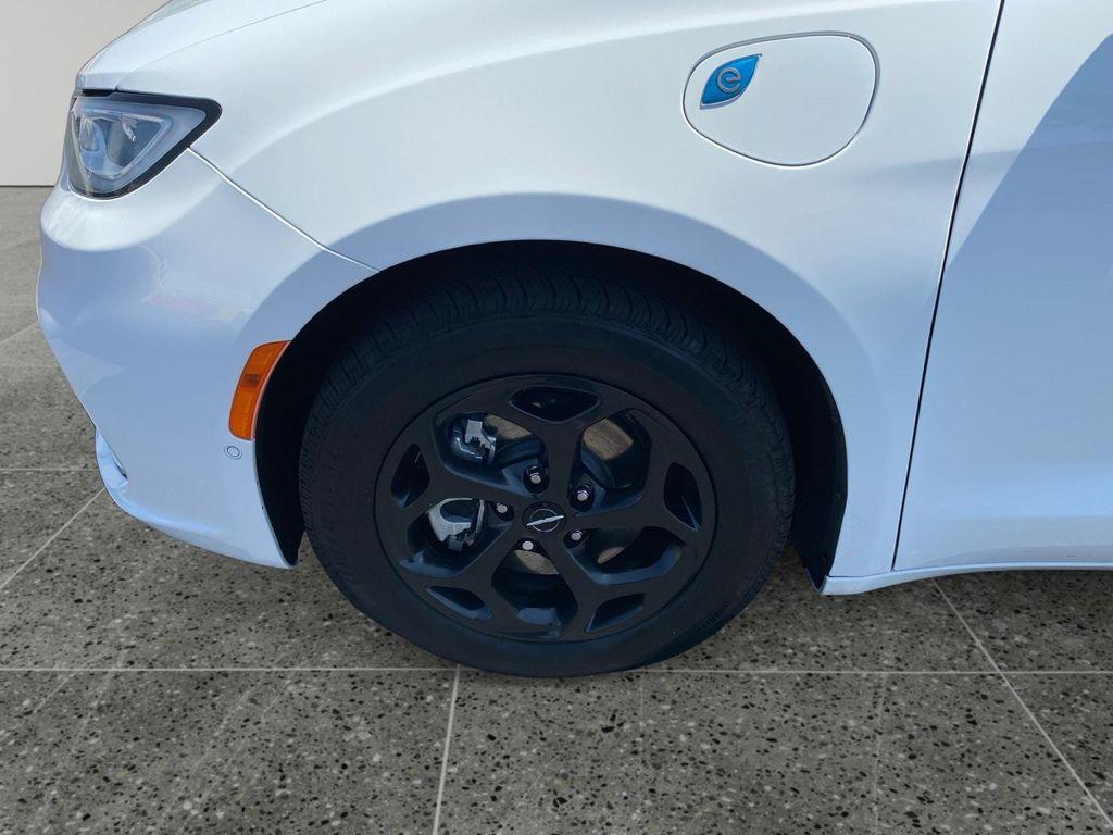 used 2022 Chrysler Pacifica Hybrid car, priced at $32,825