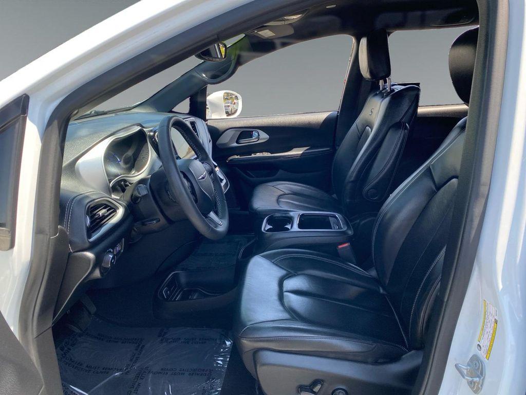 used 2022 Chrysler Pacifica Hybrid car, priced at $32,825