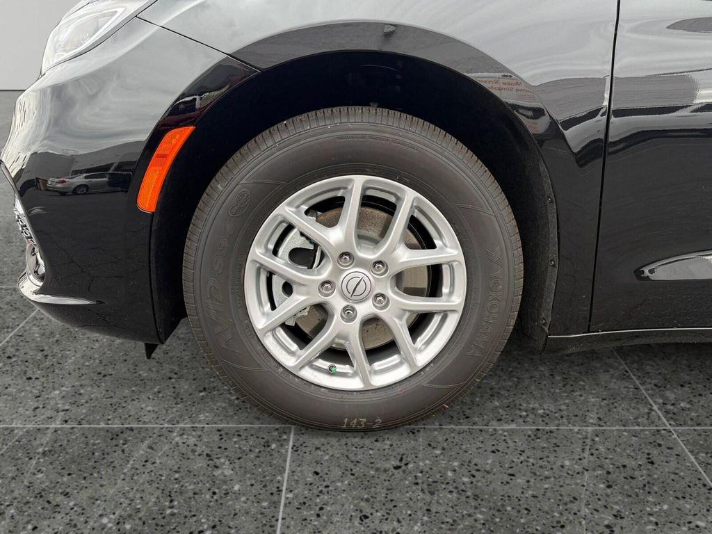 new 2026 Chrysler Pacifica car, priced at $45,865