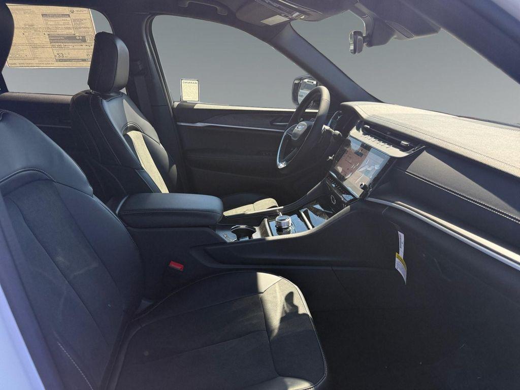 new 2026 Jeep Grand Cherokee car, priced at $48,075