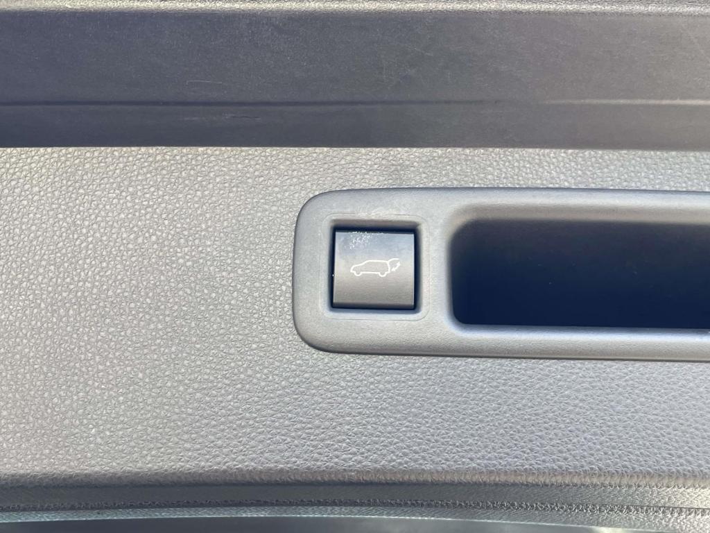 used 2020 Toyota Highlander car, priced at $23,499