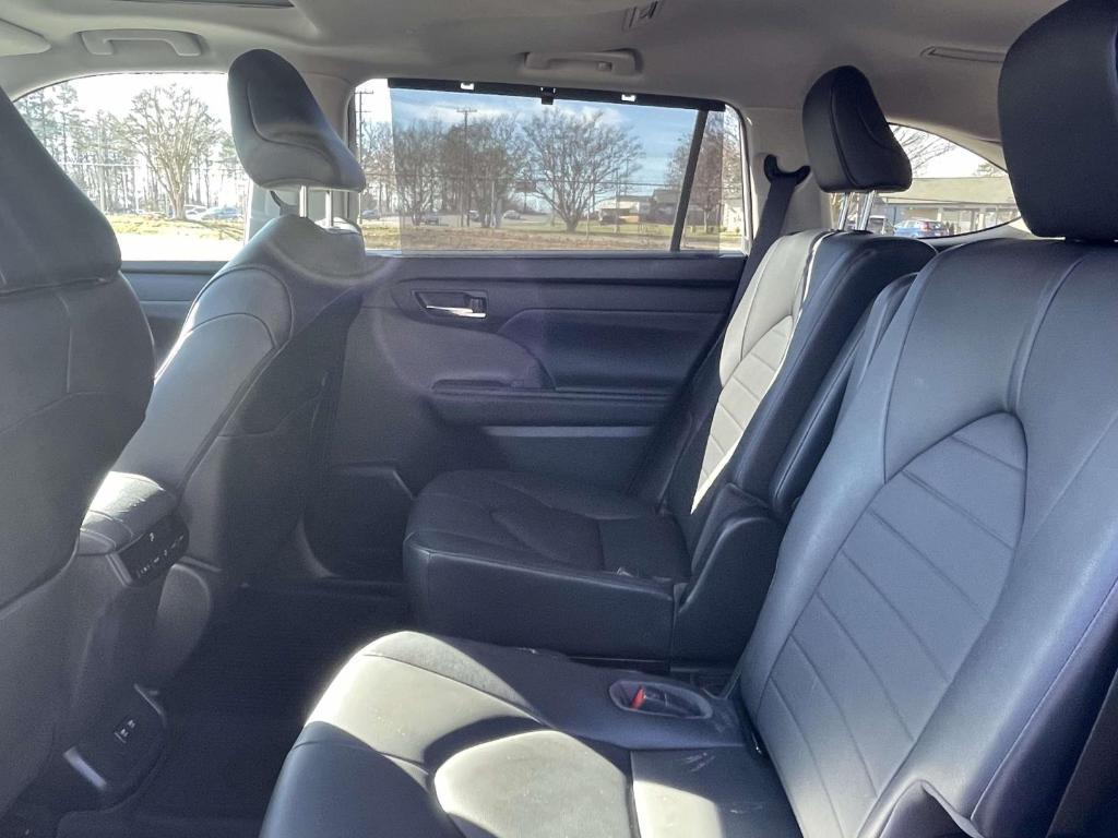 used 2020 Toyota Highlander car, priced at $23,499