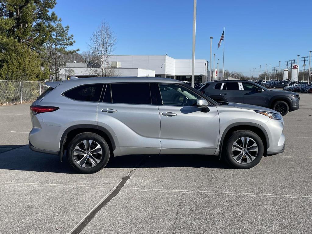 used 2020 Toyota Highlander car, priced at $23,499