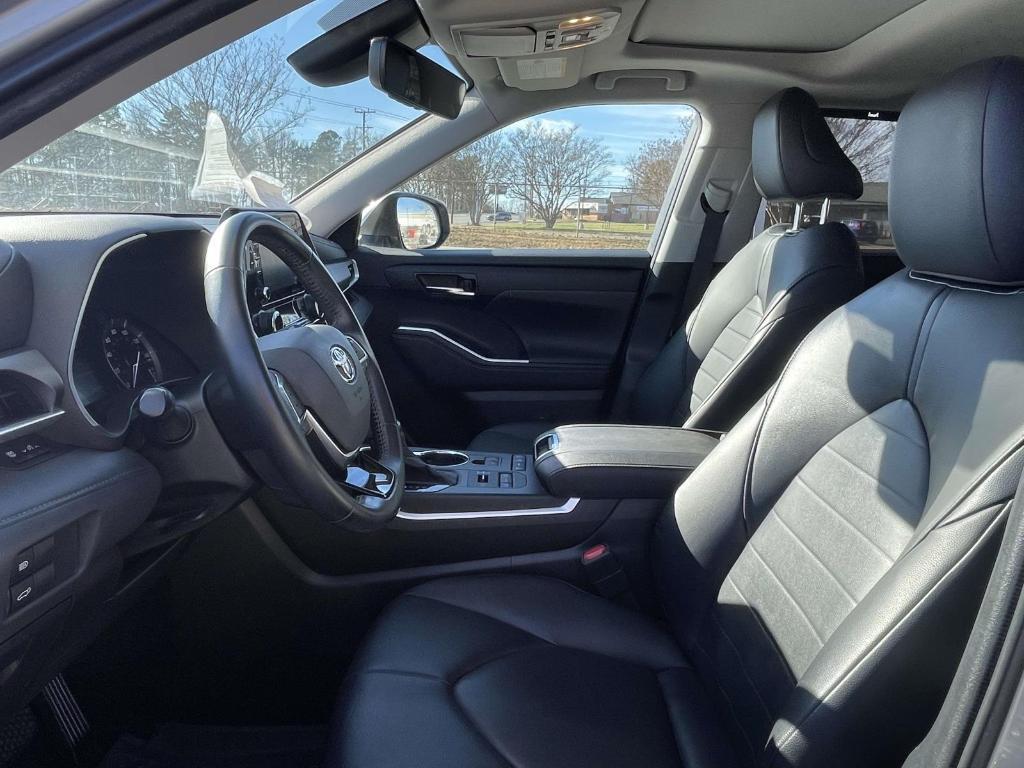 used 2020 Toyota Highlander car, priced at $23,499