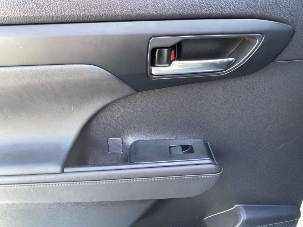 used 2020 Toyota Highlander car, priced at $23,499