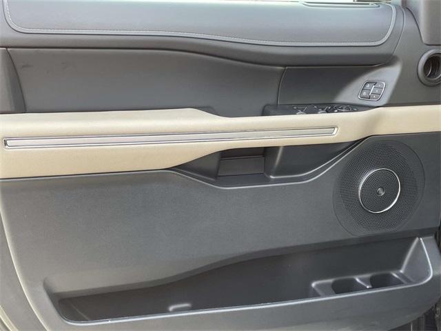 used 2024 Ford Expedition car, priced at $59,368
