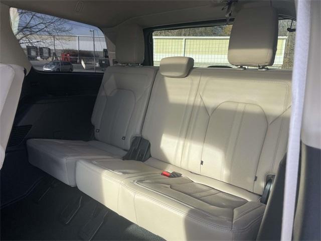 used 2024 Ford Expedition car, priced at $59,368