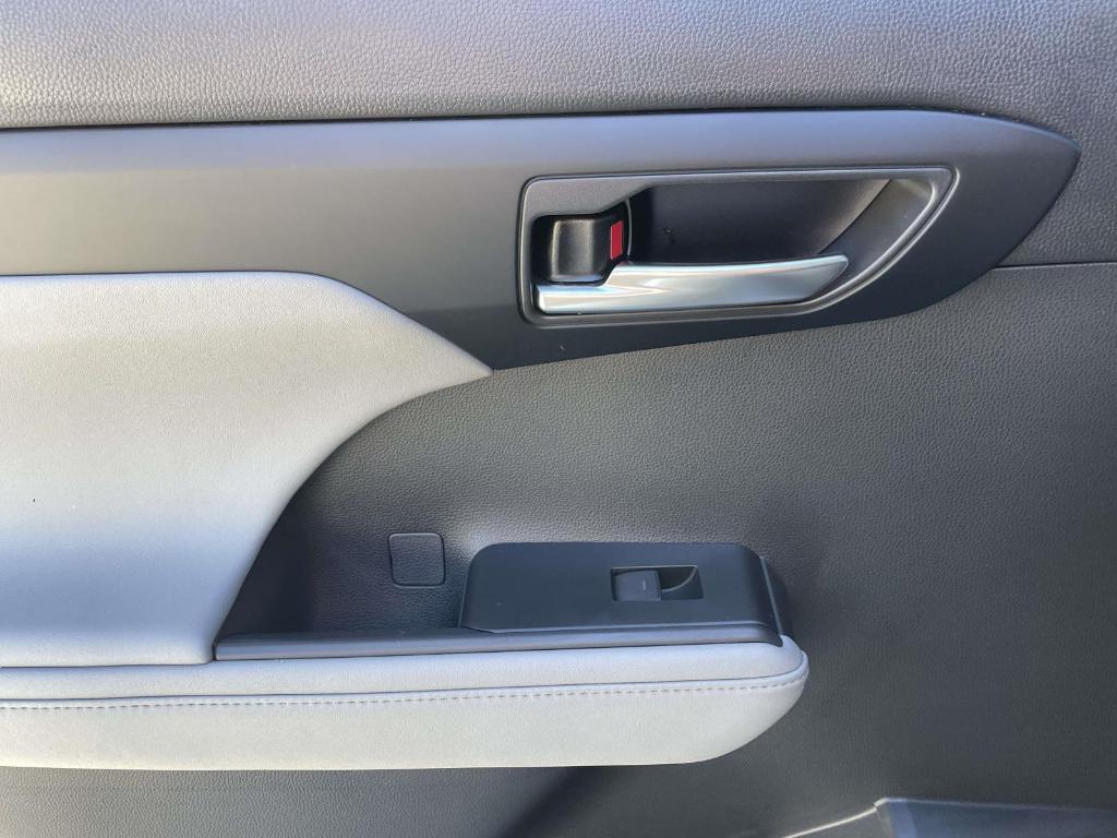 used 2023 Toyota Highlander car, priced at $34,928