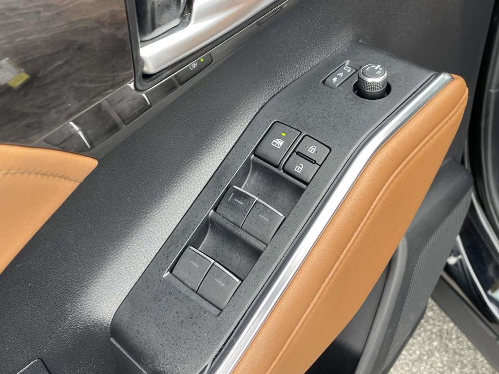 used 2024 Toyota Highlander car, priced at $46,997