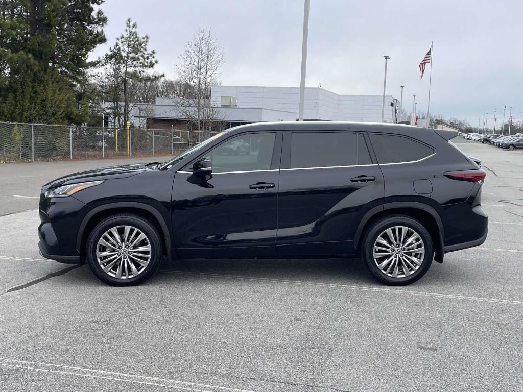 used 2024 Toyota Highlander car, priced at $46,997