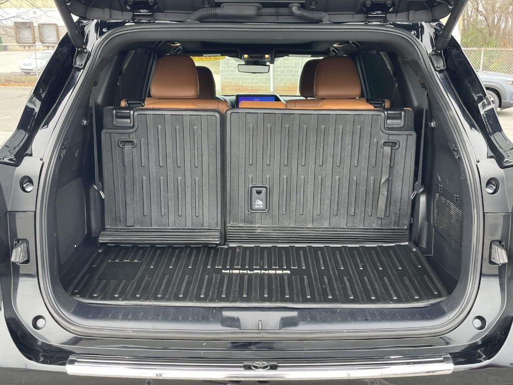 used 2024 Toyota Highlander car, priced at $46,997