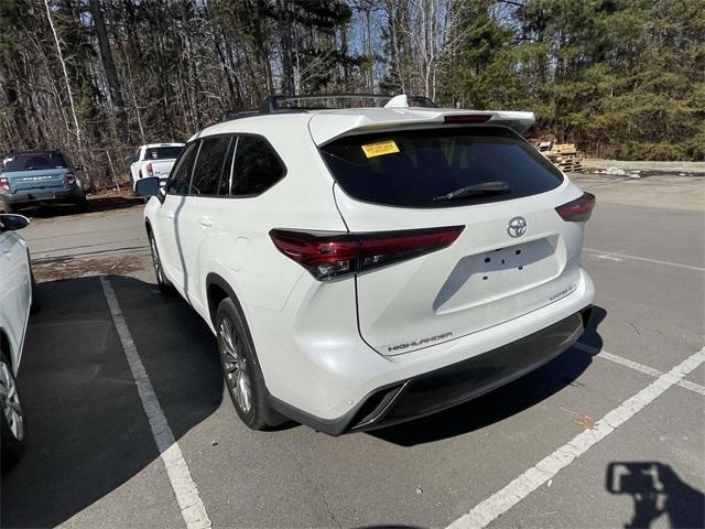 used 2020 Toyota Highlander car, priced at $30,808