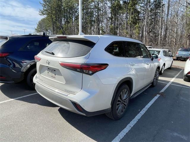 used 2021 Toyota Highlander car, priced at $33,674