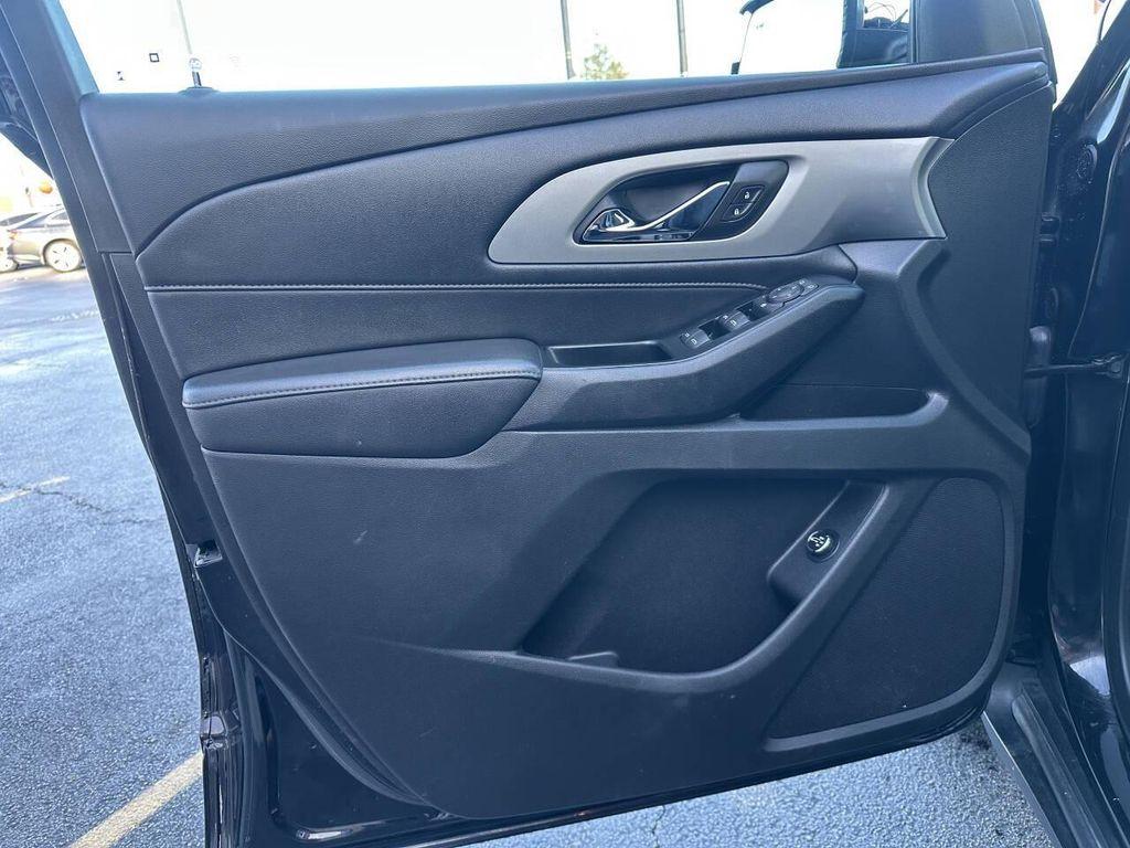 used 2023 Chevrolet Traverse car, priced at $19,826