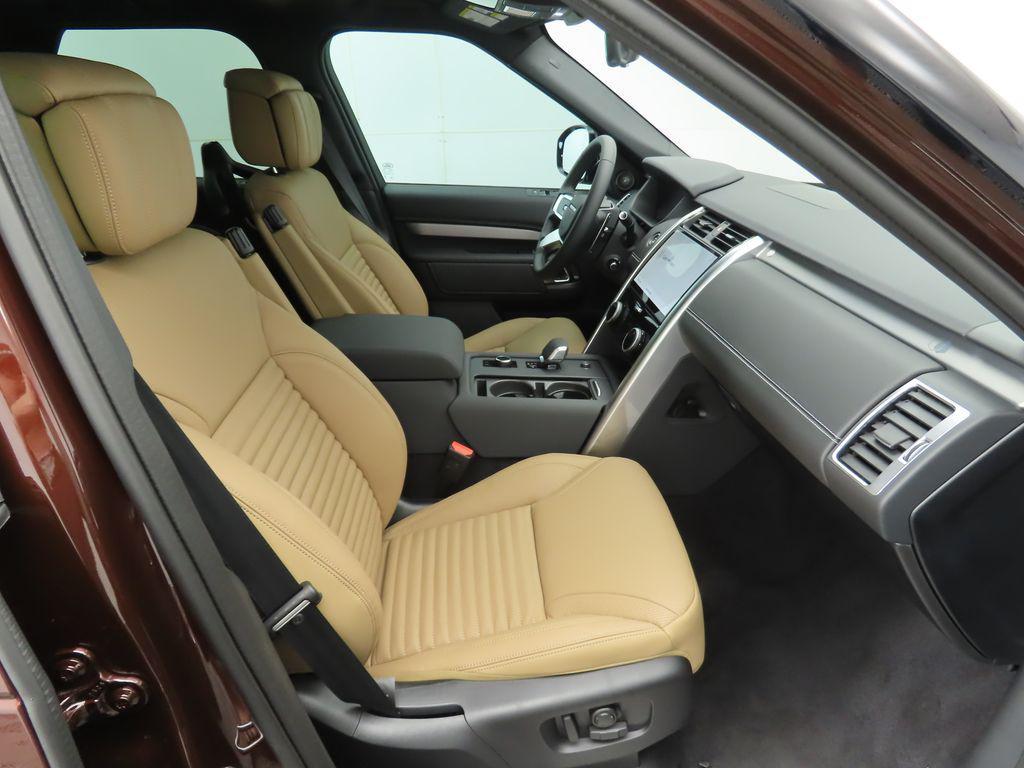 new 2026 Land Rover Discovery car, priced at $76,936