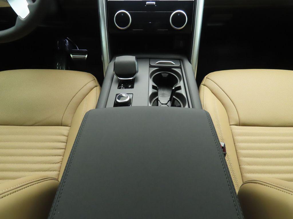 new 2026 Land Rover Discovery car, priced at $76,936