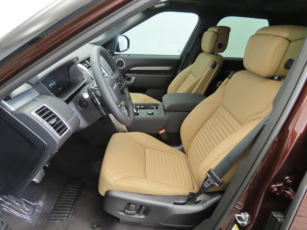 new 2026 Land Rover Discovery car, priced at $76,936