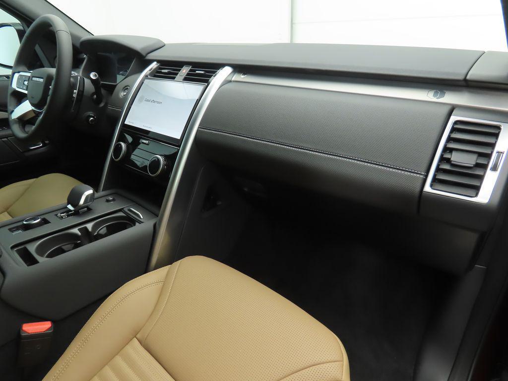 new 2026 Land Rover Discovery car, priced at $76,936