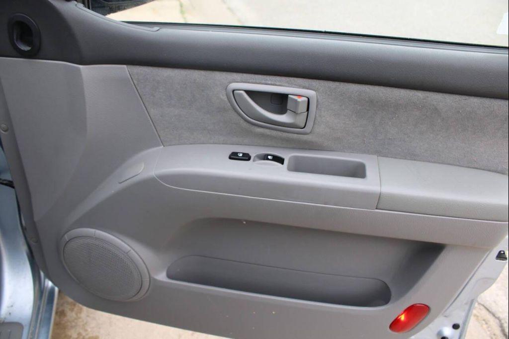used 2008 Kia Sorento car, priced at $900