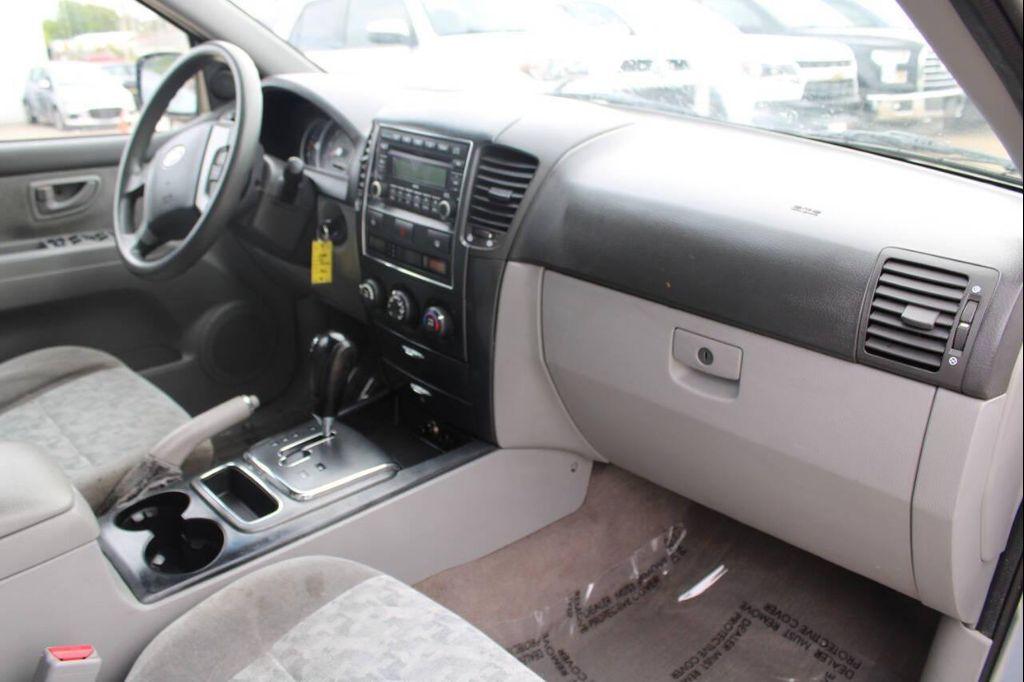 used 2008 Kia Sorento car, priced at $900
