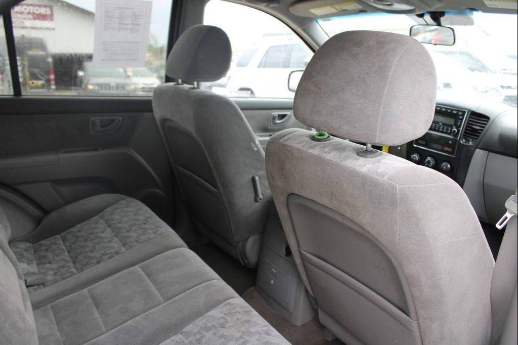 used 2008 Kia Sorento car, priced at $900
