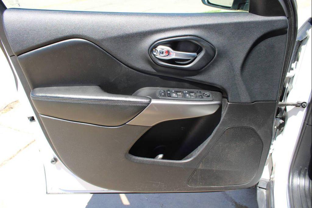 used 2019 Jeep Cherokee car, priced at $11,950