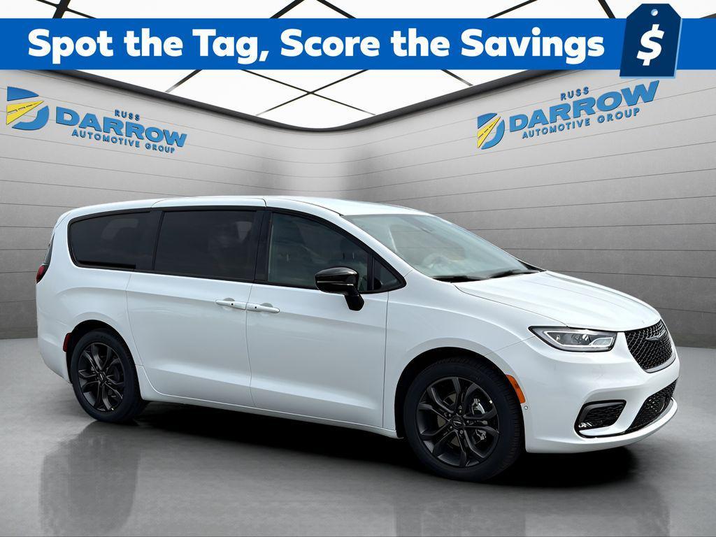 new 2026 Chrysler Pacifica car, priced at $38,983
