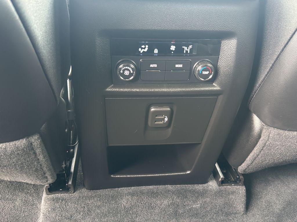 used 2023 Chevrolet Traverse car, priced at $28,552