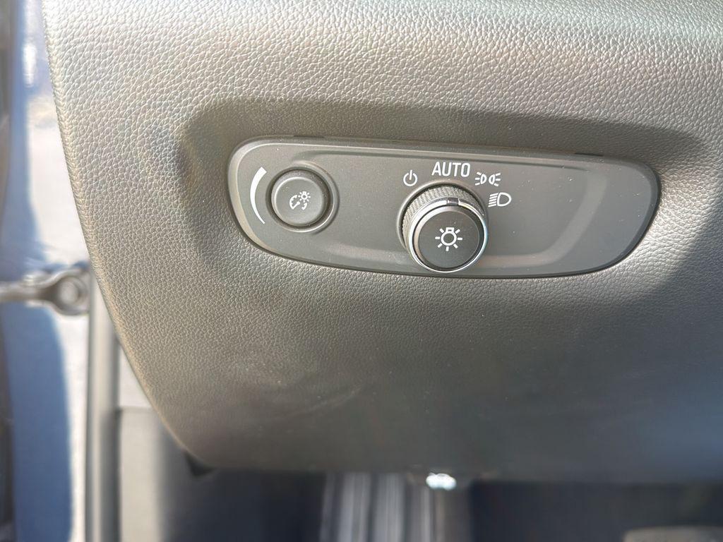 used 2022 Chevrolet Traverse car, priced at $28,876