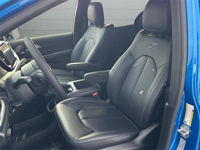 new 2026 Chrysler Pacifica car, priced at $46,467