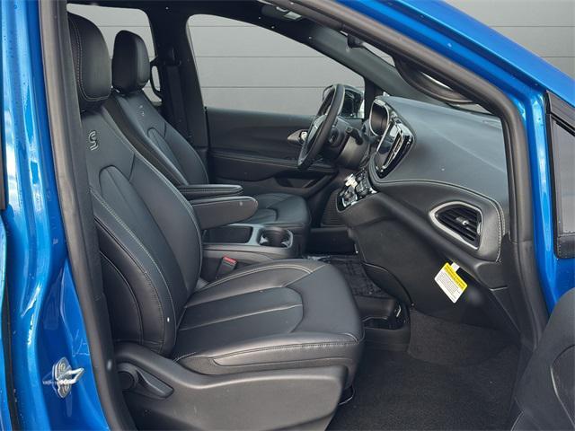 new 2026 Chrysler Pacifica car, priced at $46,467